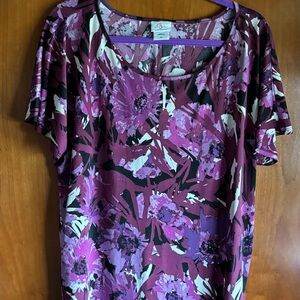 Ohbaby by motherhood Size XL short sleeve top like new condition. Purple floral.